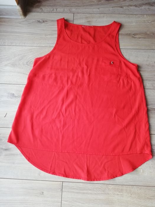 Sprzedam czerwoną bluzkę na ramiączkach ciąża M