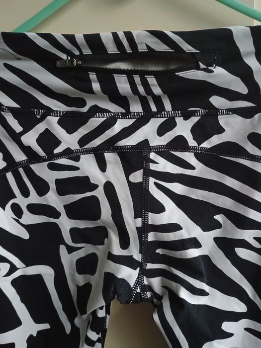 Rybaczki Nike dri-fit XS  zebra
