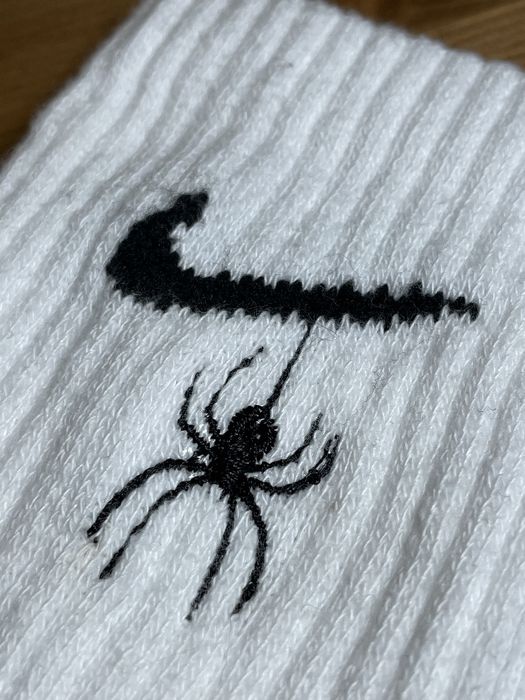 Skarpetki nike zdobione haftem maszynowym