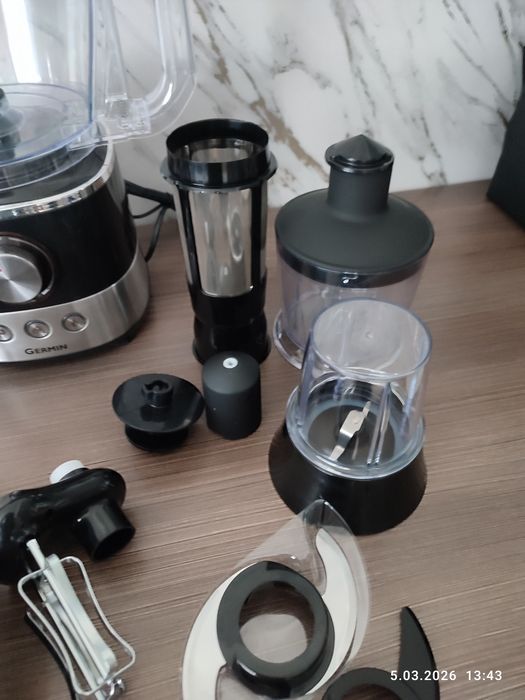 Robot kuchenny wielofunkcyjny