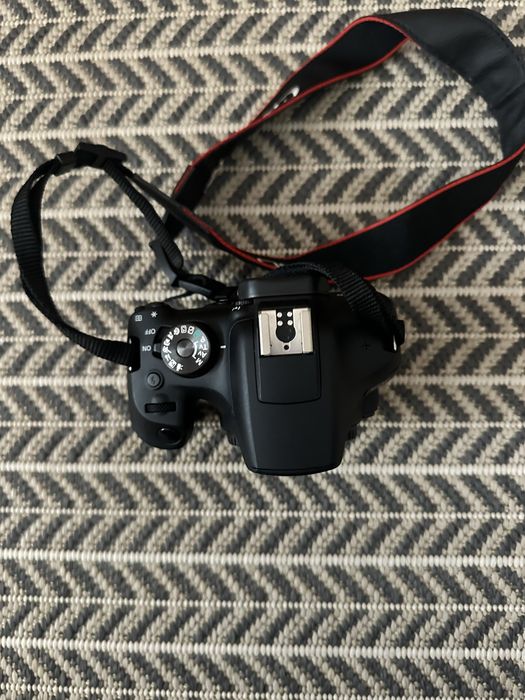 Camera fotografica Canon EOS 2000D