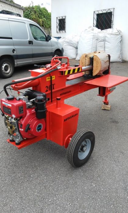 Rachador Lenha 20T gasolina c/rodado atrelado e puxo