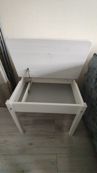 Stolik dla dziecka otwierany blat