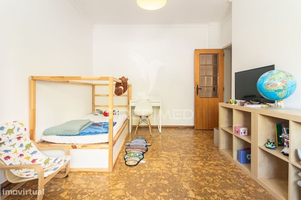 Apartamento T2 com 2 Marquises ,4 Caminhos em Setúbal.
