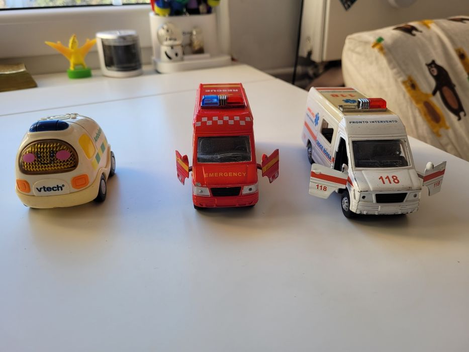 Karetka, 3 karetki, ambulans zestaw aut