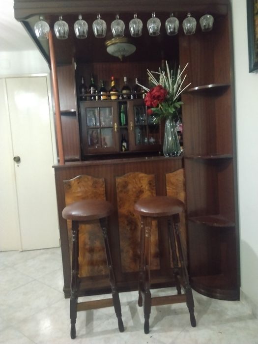 Bar de mogno e raiz de nogueira