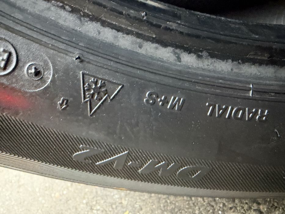 Bridgestone Blizzak 235/55 R20