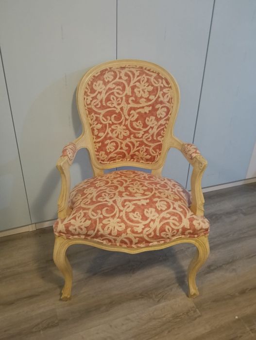 Cadeira estilo Luís XV + 4 almofadas  90€