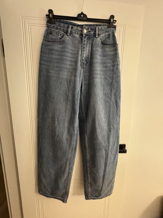 Jeansy mom leg PrettyLittleThing 40 (L) z rozcięciem z tyłu spodnie dżinsowe