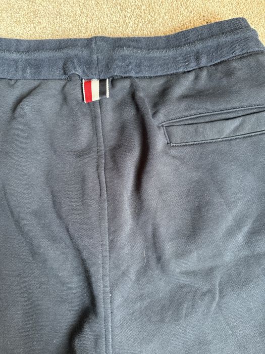 Granatowe dresy Thom Browne