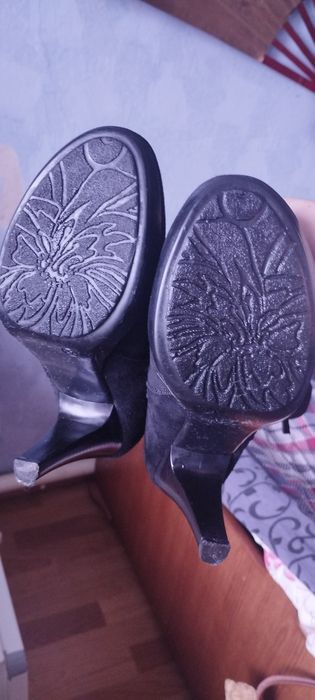 Женские замшевые сапоги