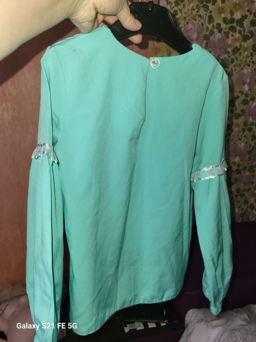 Блуза с пышным рукавом и воротником.128р мята