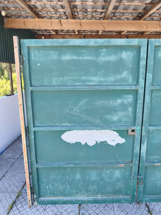 Portão de Ferro de 2 Folhas – 2.57m x 1.87m (Ideal para Garagem ou Anexo)