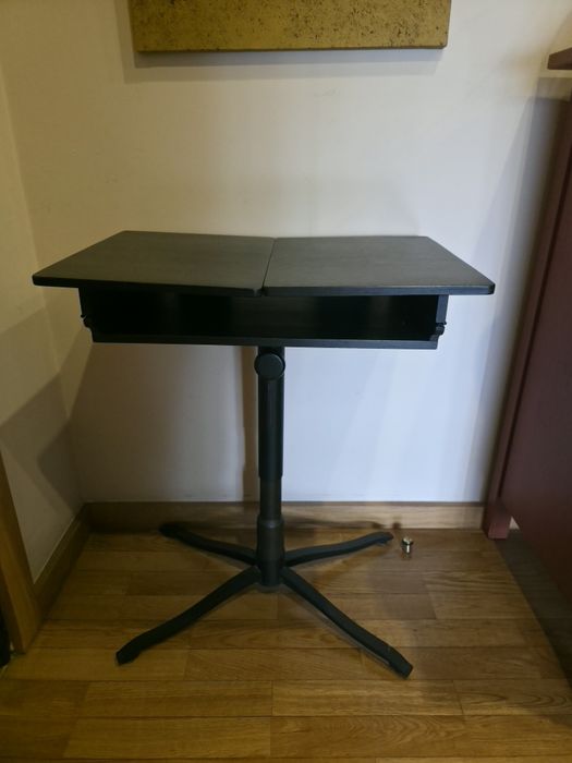Mesa preta IKEA ajustavel