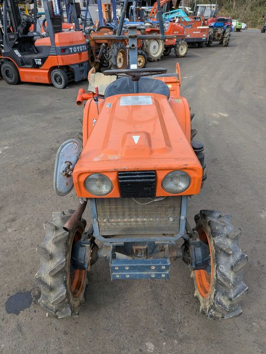Kubota B6000D 13 KM 4x4 – kompaktowy japoński traktorek
