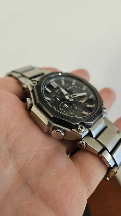 Zegarek Casio MTG-B2000 1AER carbon monocoque
