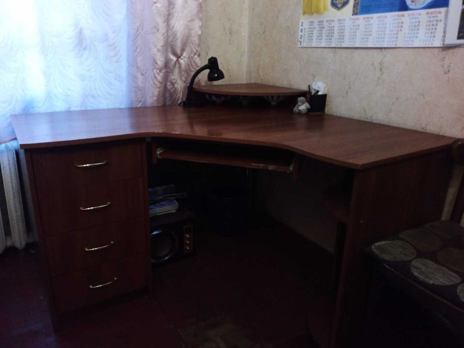 Стіл письмовий/комп'ютерний