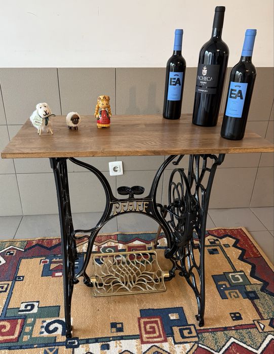 Pés Pfaff em mesa de madeirade carvalho maciça