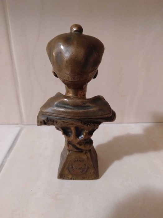 Rzeźba "Gwiżdżący chłopiec" proj. Wiktor Szczeblewski