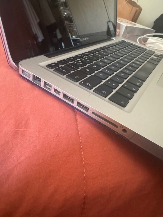 MacBook Pro 13” (Mid 2012) – i5 / 4GB RAM / 500GB  – Excelente estado