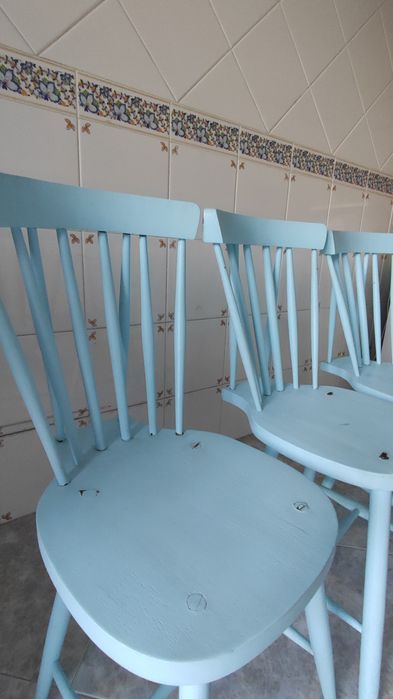 2 cadeiras de madeira rabo de bacalhau