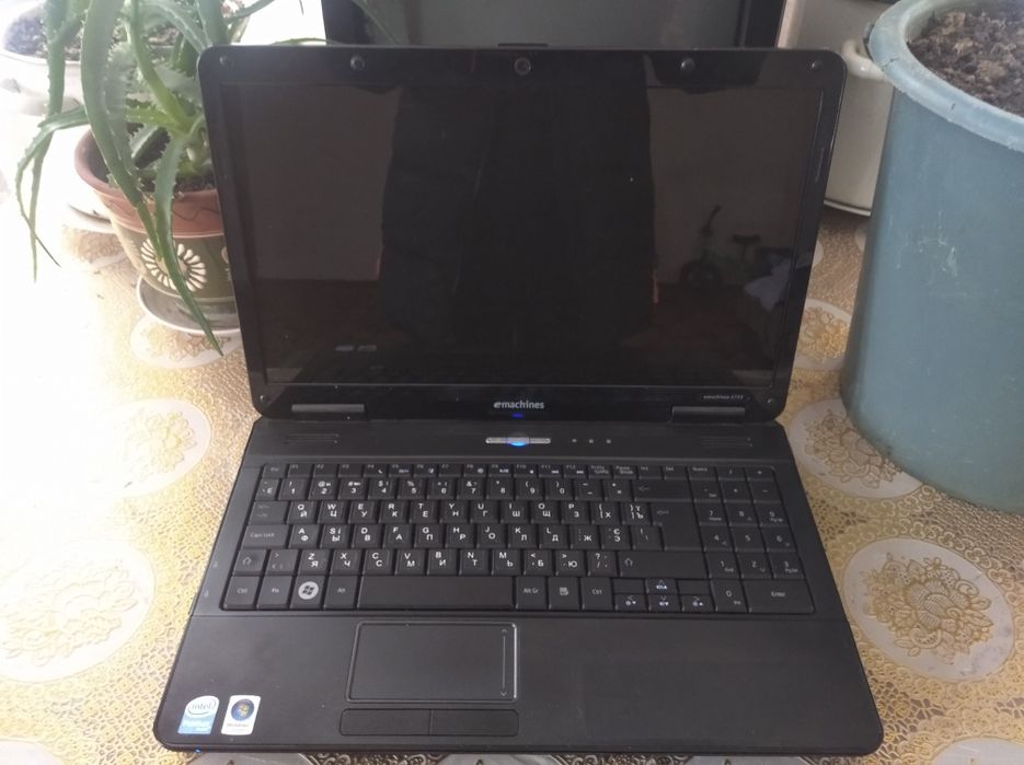 Продам ноутбук eMachines E725
