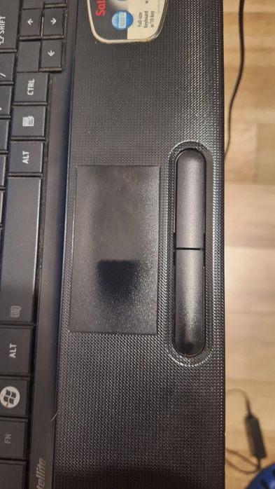 Toshiba Satellite – Szybki SSD | 6GB RAM | Linux Mint | Gotowy do pra