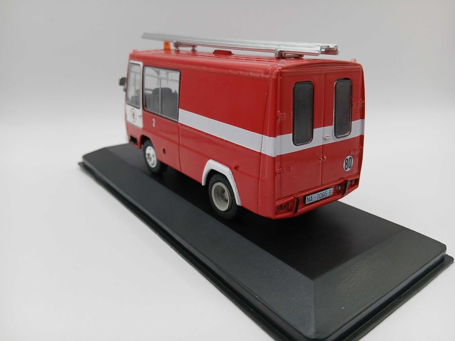 Miniatura de carro de bombeiros escala 1:43