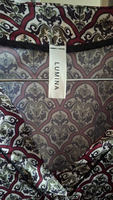 Blusas e tunicas femininas diversos tamanhos e cores, a 5€ cada+portes