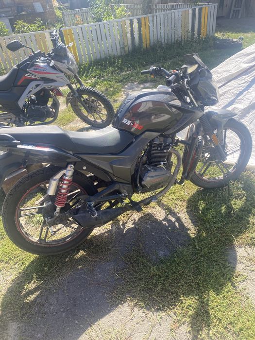 Хорнет RS 150 сів поїхав