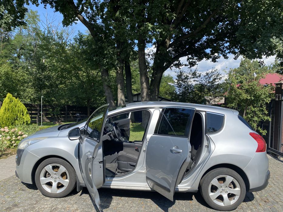 Peugiot 3008 автомобіль