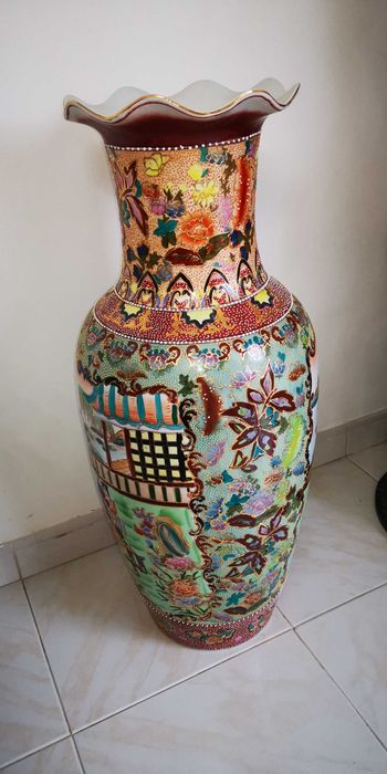 Jarrão Oriental elegante de porcelana