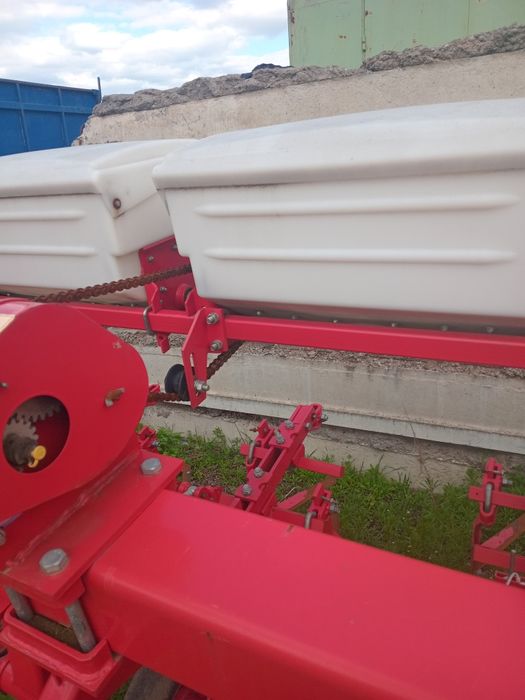 Продам ящики для мін добрив  cистему підживлення на культиватор.