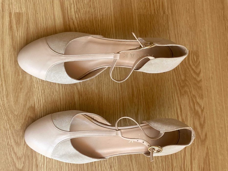 Sapatos elegantes e excelente material