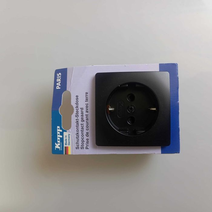 Wyprzedaż! KOPP Paris Gniazdko Wtykowe Ścienne EU 6x6cm