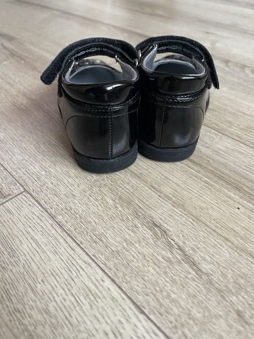 Туфлі для дівчинки розмір 22