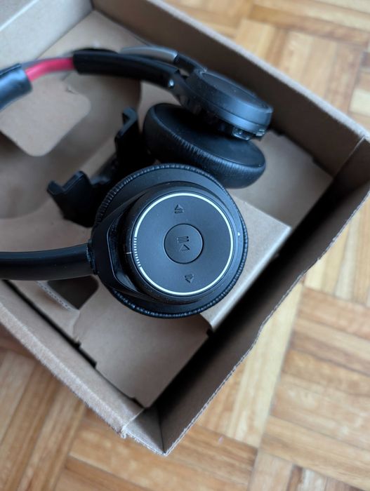 Headset Plantronics Voyager Focus UC - com Base e Caixa Original