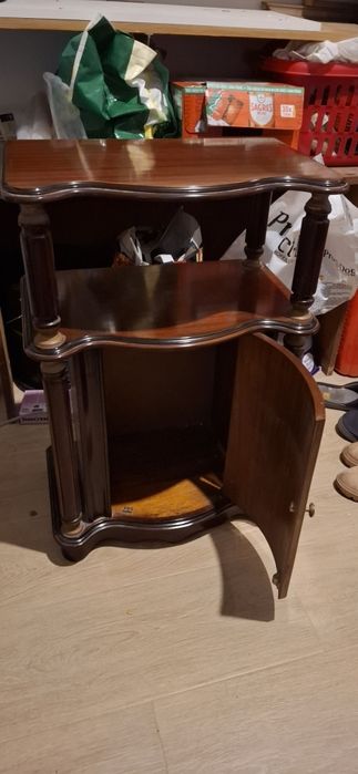 Móveis de apoio em madeira