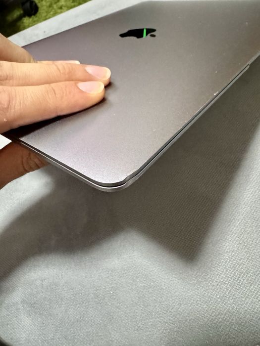 MacBook Air M1 (2020) – 8GB RAM | 256GB SSD