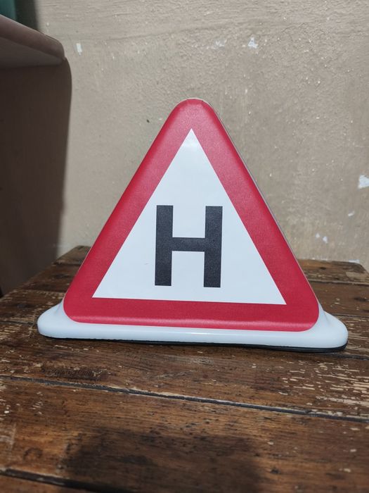 Трикутник навчальний на кришу авто