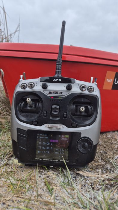 Sprzedam łódkę zanętową na kadłubie Dominator