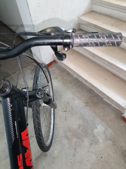 75€ bicicleta de alumínio roda 26 pegar e andar  suspensão e mudanças