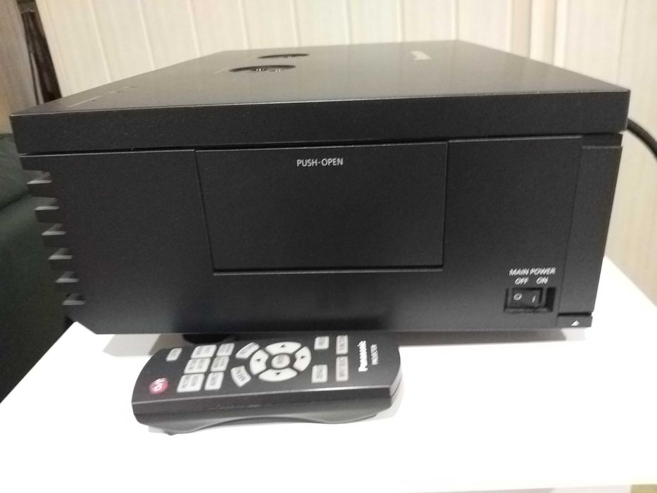 Projector Full HD Panasonic PT-AE3000E.