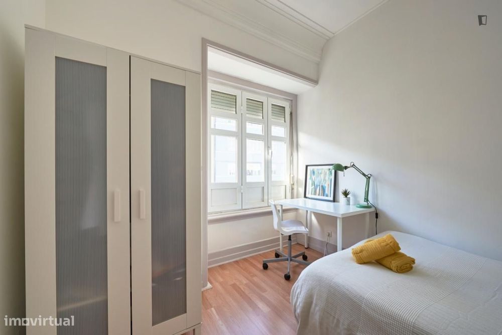 Quarto - localizado em Marquês de Pombal Lisbon