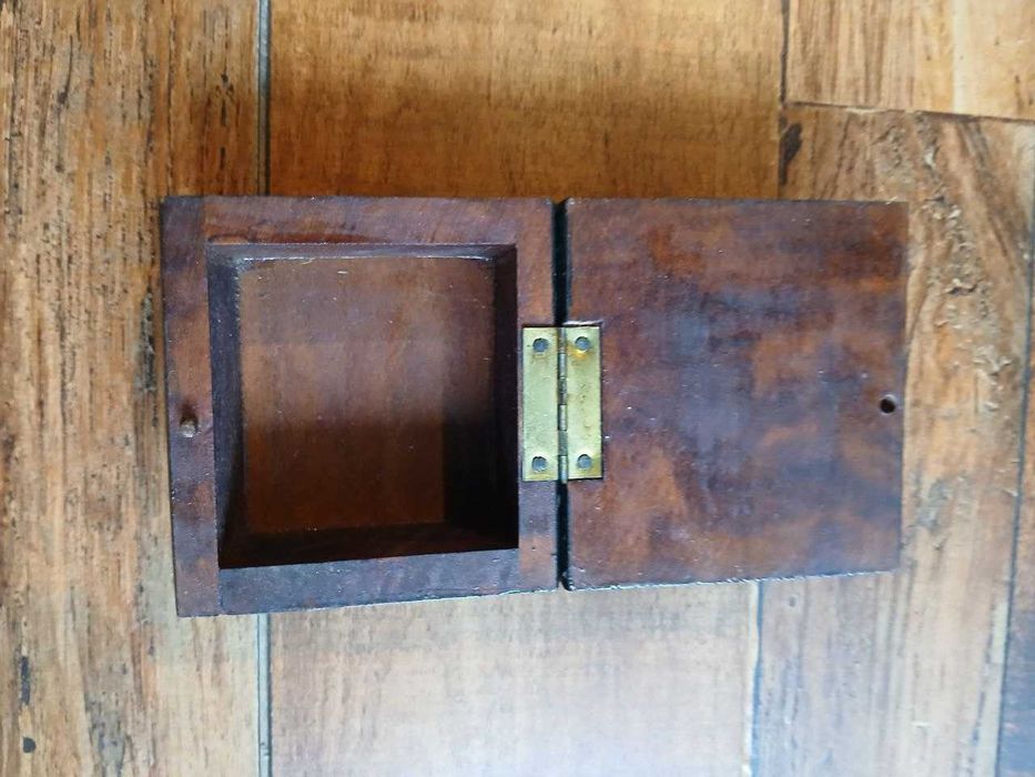 Шкатулка для прикрас маленька