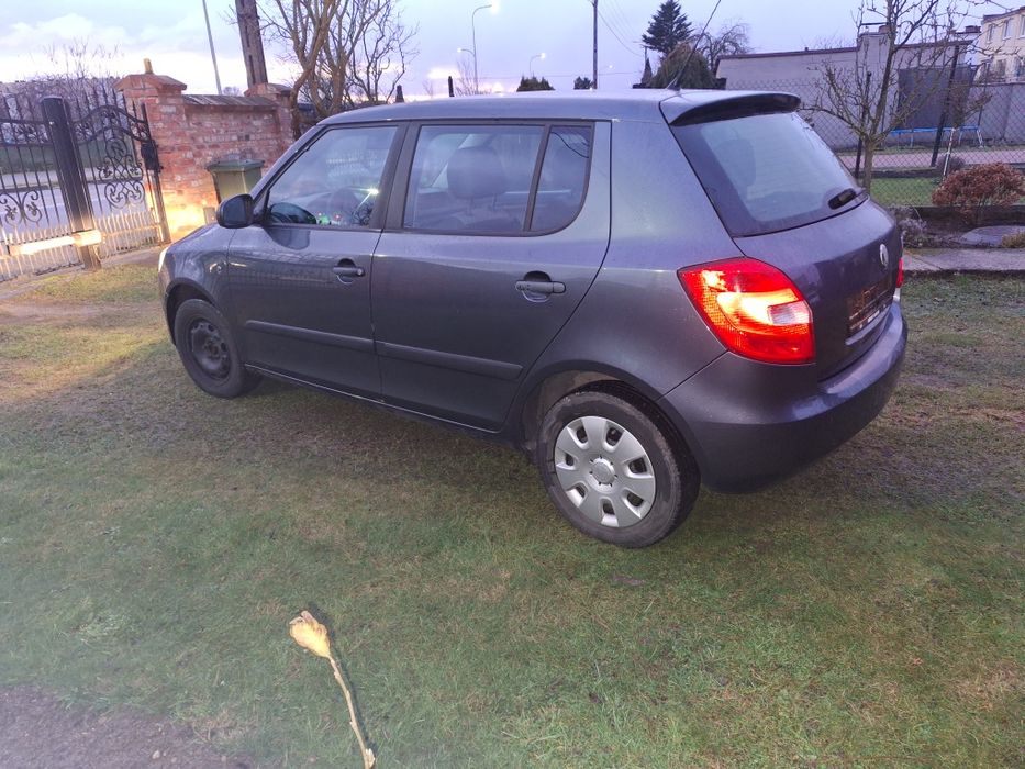 Skoda Fabia benzyna klimatyzacja dwa kpl kół itp