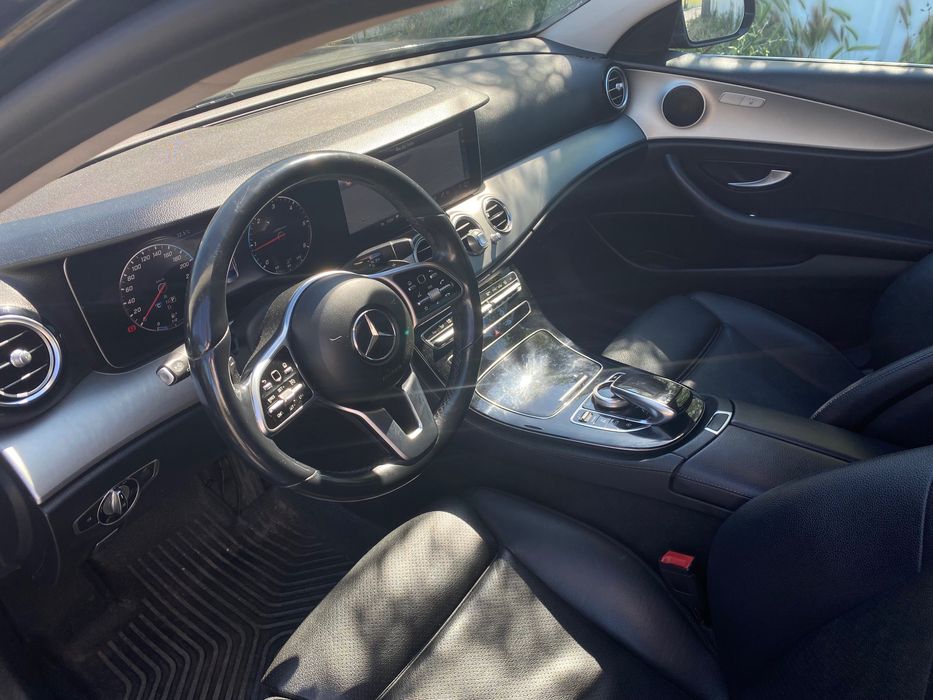 Veículo Mercedes E220