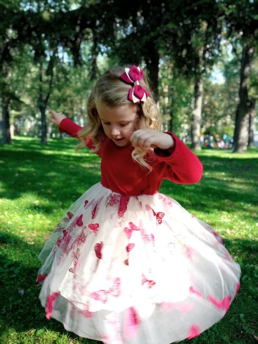 Святкова нарядна сукня на дівчинку 128 розмір