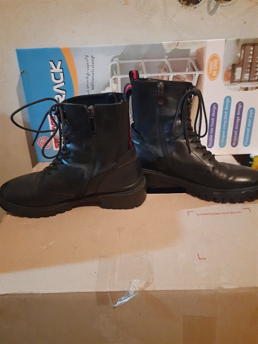 Продам черевики на осінь.