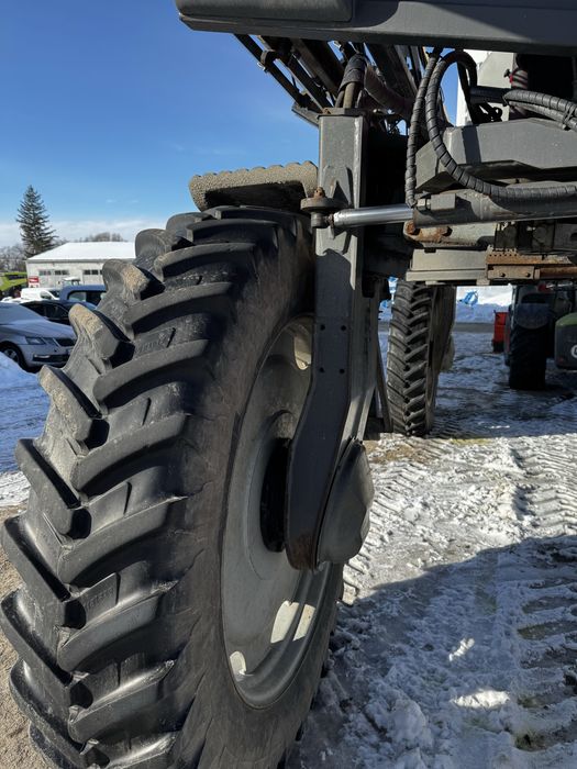 Обприскувач самохідний оприскувач Massey Ferguson 9335
